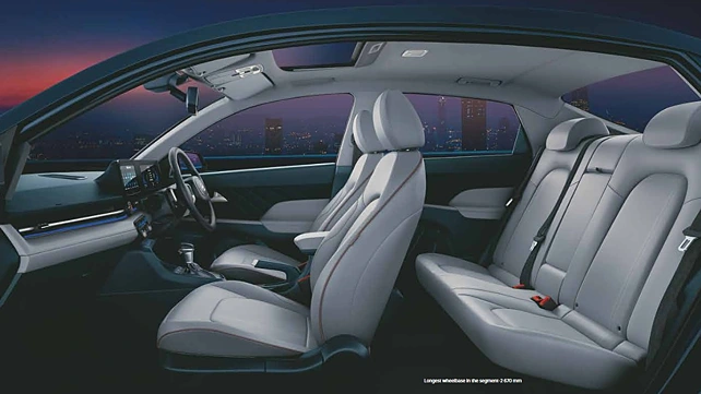 Hyundai Verna Front Row Seats