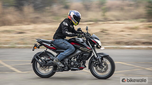 Bajaj deals pulsar jacket