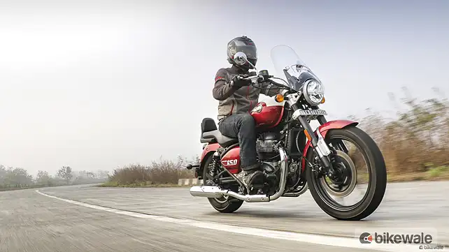 Royal Enfield Super Meteor 650 Right Side View