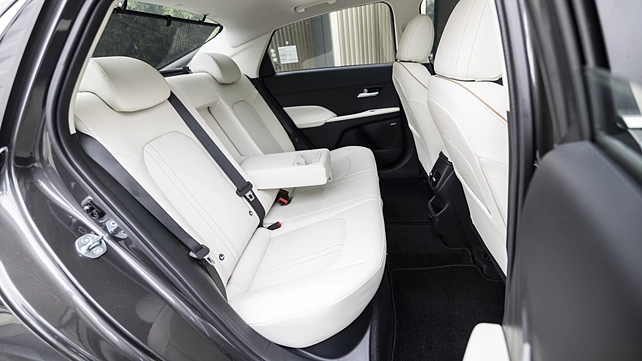 Hyundai Verna Rear Seats