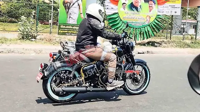 Royal Enfield Classic 350 Right Side View