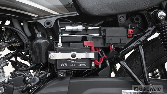 Honda Shine 100 Battery Compartment