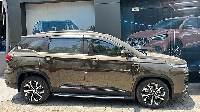 MG Hector Right Side View