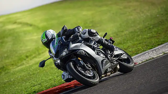 Kawasaki Ninja ZX-6R Left Front Three Quarter Kawasaki Ninja ZX-6R Left Front Three Quarter
