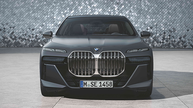 BMW i7 Front View
