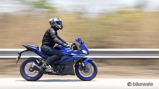 Yamaha YZF-R3 Right Side View