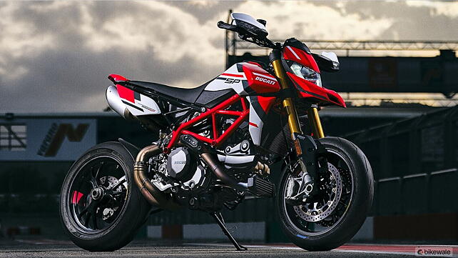 Ducati Hypermotard 950 Right Front Three Quarter