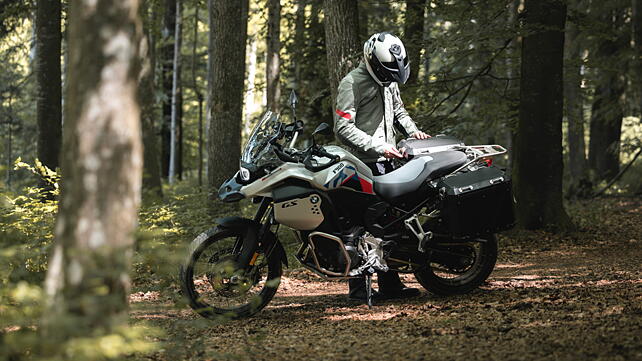 BMW F 900 GS Right Side View