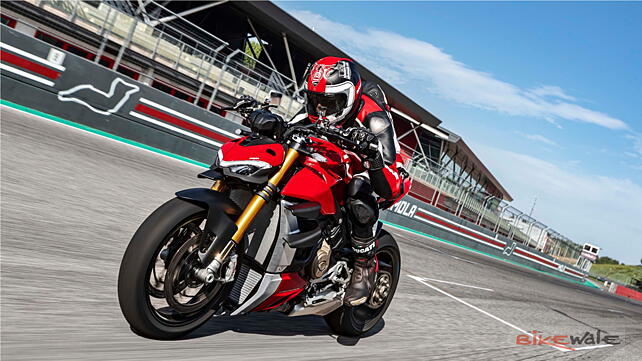 Ducati Streetfighter V4 Action 