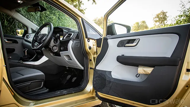 Tata Altroz Door