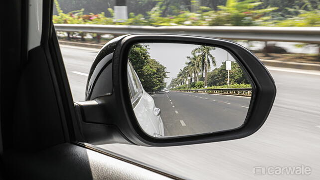 How to adjust car mirrors in three steps - CarWale