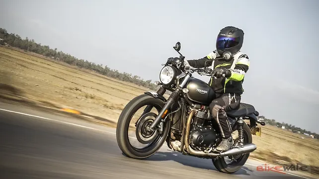 Bajaj Dominar 400 Action