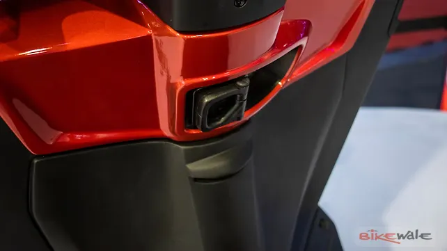 Aprilia SXR 160 luggage hook Aprilia SXR 160 luggage hook