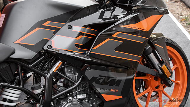 KTM RC 200 Right Side