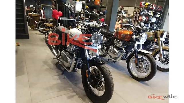 Royal Enfield Interceptor 650 Front Right Three-Quarter Royal Enfield Interceptor 650 Front Right Three-Quarter