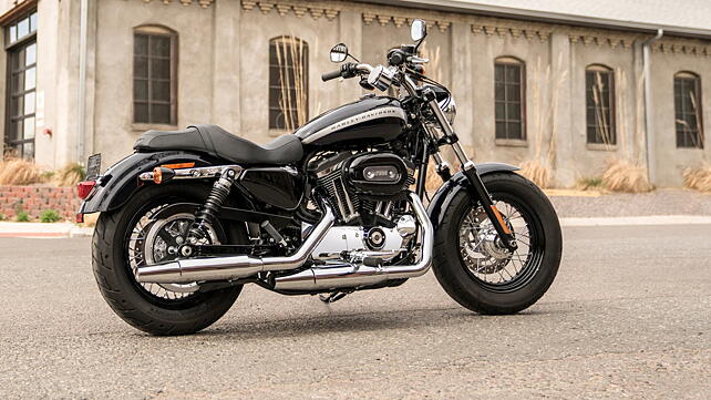 Harley-Davidson 1200 Custom Right Side