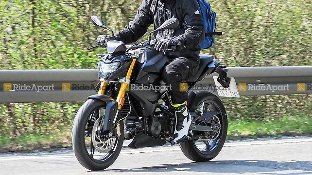 BMW G 310 R Front Left Three-Quarter BMW G 310 R Front Left Three-Quarter