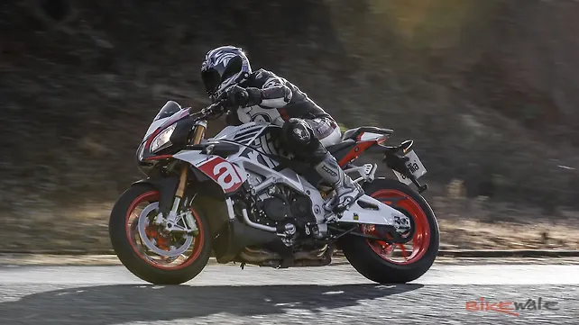 Aprilia RSV4 RF Action