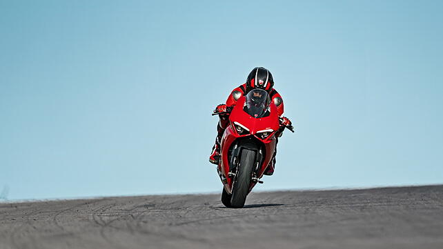 Ducati Panigale V2 Action