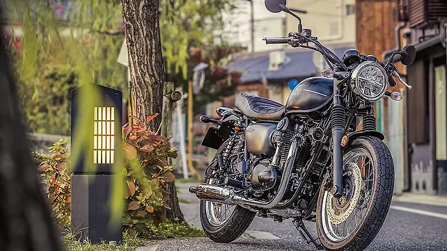 Kawasaki W800 Front Right Three-Quarter Kawasaki W800 Front Right Three-Quarter