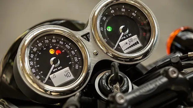 Triumph Bonneville T100 Instrument cluster Triumph Bonneville T100 Instrument cluster