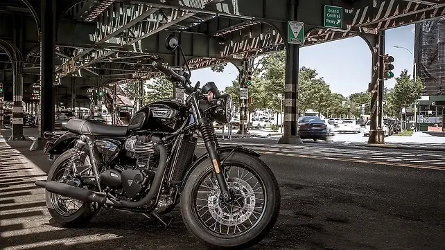 Triumph Bonneville T100 Right Front Three Quarter Triumph Bonneville T100 Right Front Three Quarter