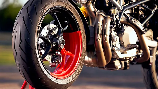 Ducati Hypermotard 950 Wheels-Tyres