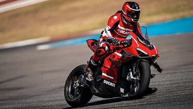 Ducati Panigale V4 Action