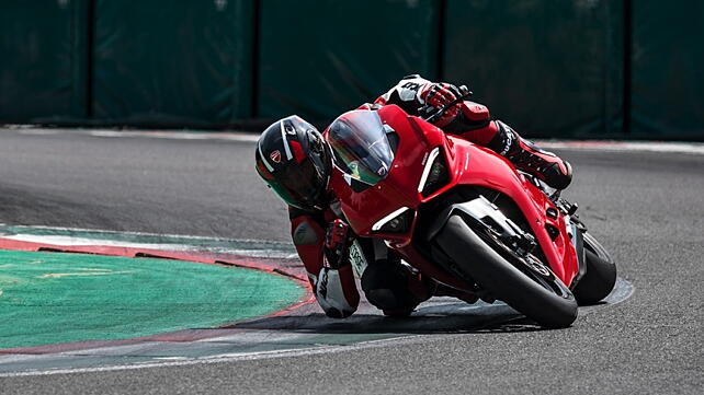 Ducati Panigale V2 Action