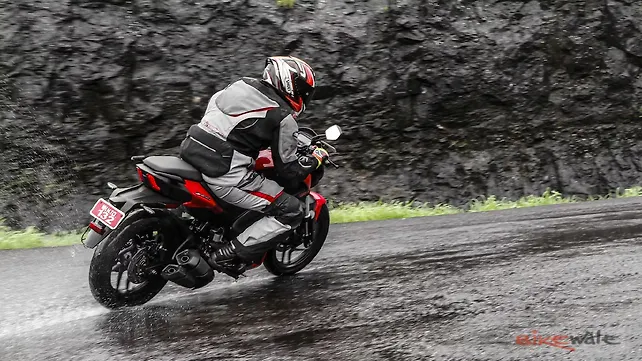 Bajaj Dominar 250 Action Bajaj Dominar 250 Action