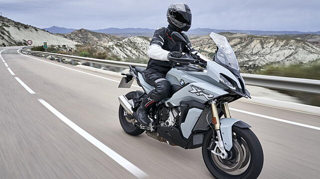BMW S1000XR [2020] Action