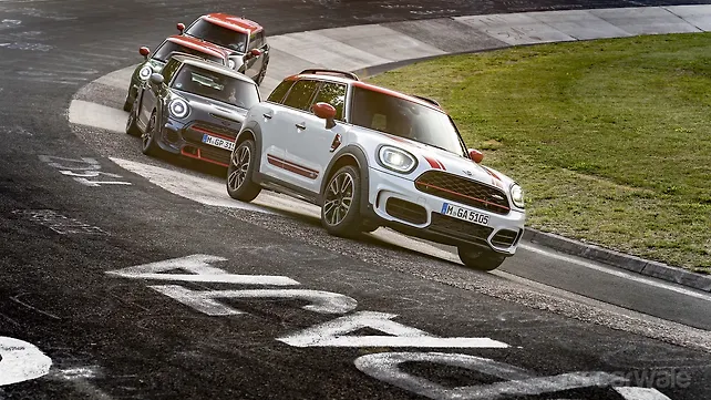 Mini Countryman Right Front Three Quarter Mini Countryman Right Front Three Quarter
