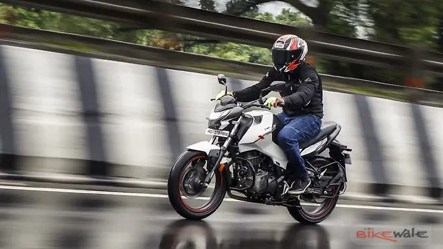 Hero Xtreme 160R Action Hero Xtreme 160R Action