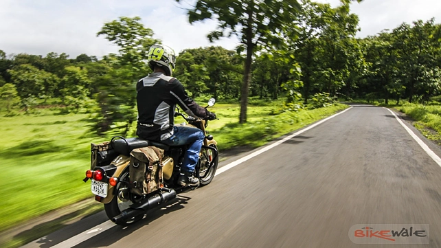 Royal Enfield Classic 350 Action Royal Enfield Classic 350 Action