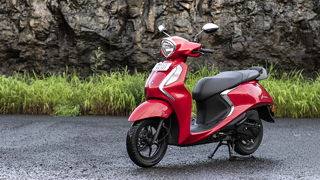 red fascino scooty