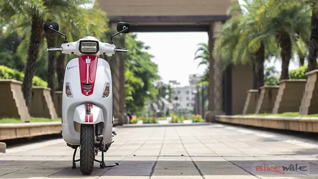 Vespa SXL 150 Front view Vespa SXL 150 Front view