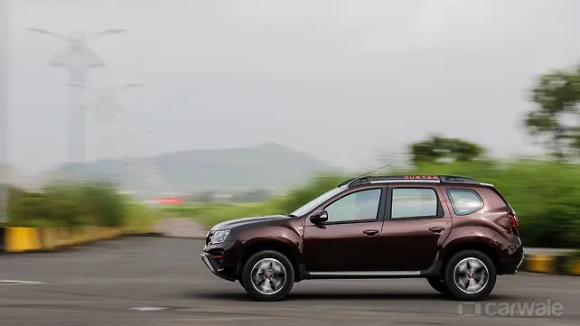 Renault Duster Right Side View Right Side View