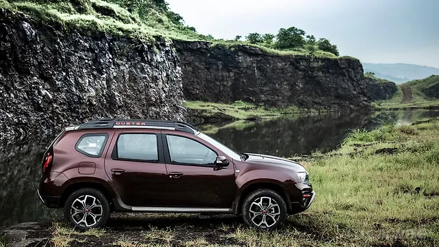 Renault Duster Right Side View Right Side View