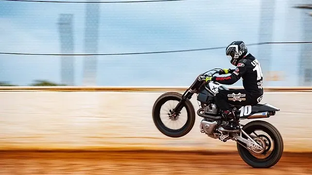 Royal Enfield Interceptor 650 Action Royal Enfield Interceptor 650 Action