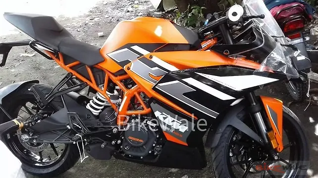KTM RC 200 Right Side View KTM RC 200 Right Side View