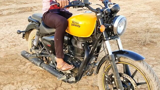 Royal Enfield Meteor 350 action