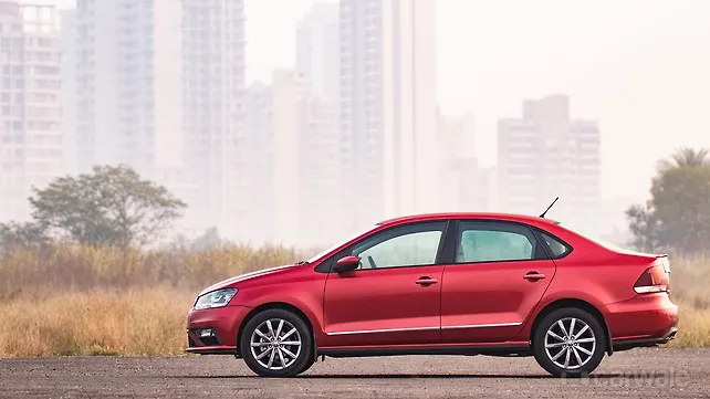 Volkswagen Vento vue du côté gauche Vue latérale gauche