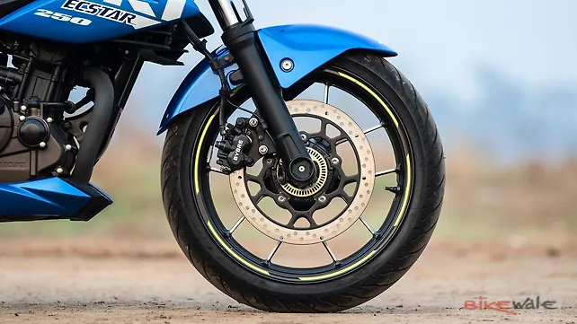 Suzuki Gixxer 250 Front Wheel Suzuki Gixxer 250 Front Wheel