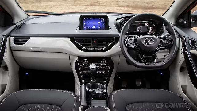 Панель управления Tata Nexon Приборная панель