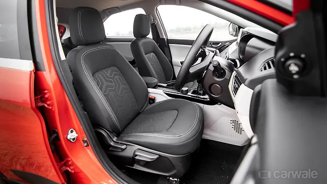 Сиденья Tata Nexon Front Row Передние сиденья