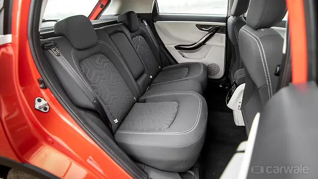 Сиденья второго ряда Tata Nexon Сиденья второго ряда
