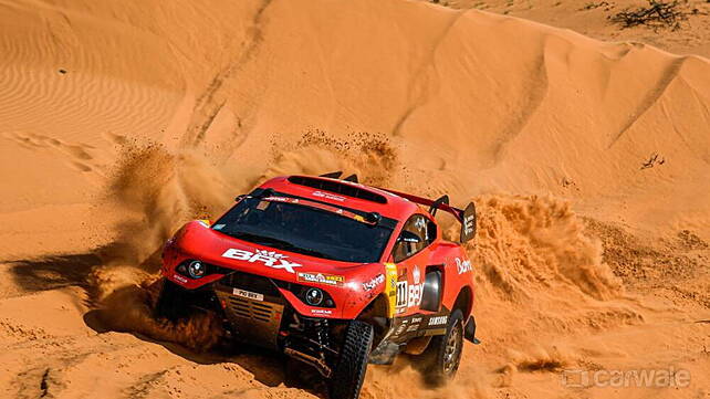 Dakar 2021 Carlos Sainz Bags Stage 6 Win Peterhansel Maintains His Lead Carwale