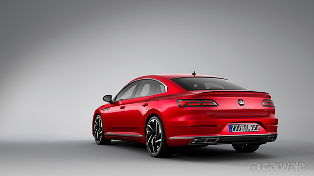 Volkswagen Passat trois quarts à l'arrière gauche Volkswagen Passat trois quarts à l'arrière gauche