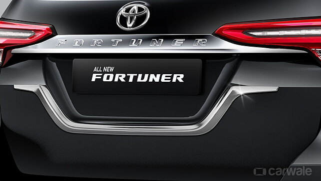 Vue arrière de Toyota Fortuner