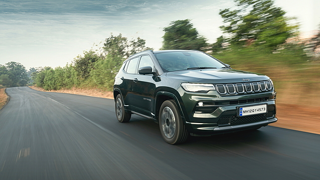 Jeep Compass avant droit trois quarts